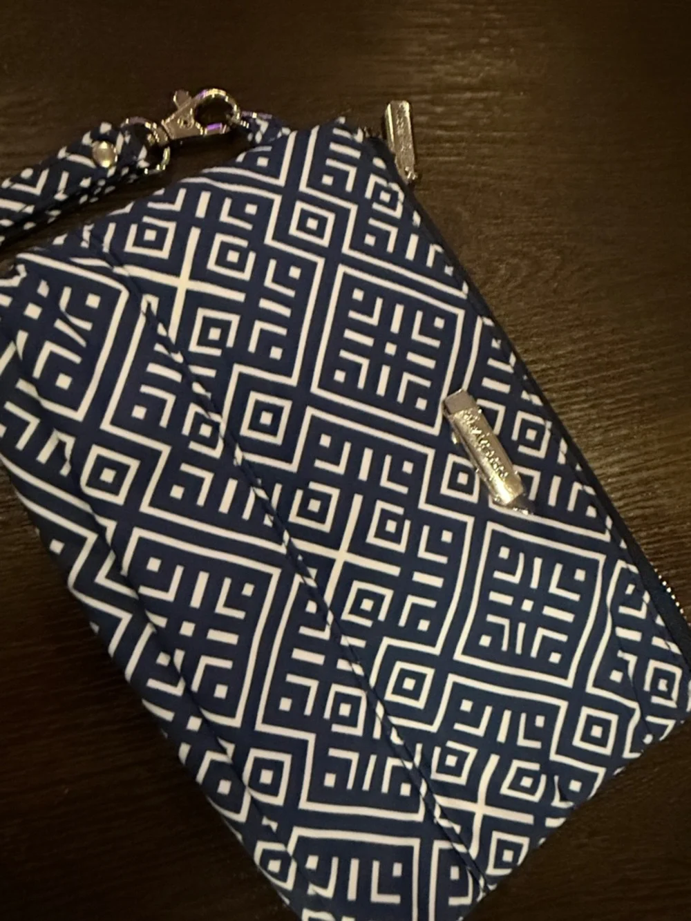 Travelon RFID Blocking Wristlet Clutch in a geometric print NWOT - Picture 2 of 7